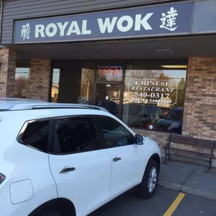 Storefront Chinese food restaurant for pick-up or dine in