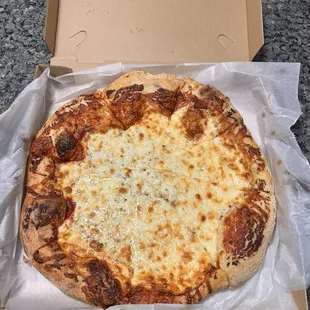 Monroe style cheese pizza