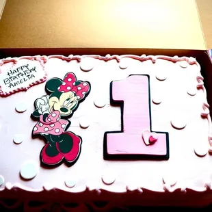 a minnie mouse birthday cake