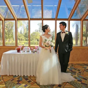 new couple at the sweetheart table