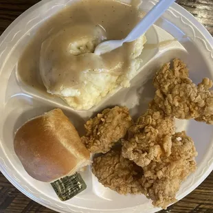 food, chicken wings and fried chicken