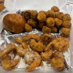 food, chicken wings and fried chicken