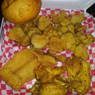 5pc lemon pepper, pickles &amp; a pc of fish.disappointed in the amount of pickles b/c they grouped it a combo instead of separate orders