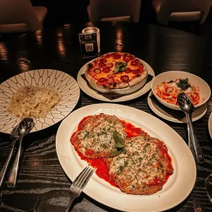 Pizza Bianco, Chicken Parmesan, Cacio e Pepe