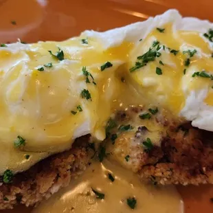 Crab cakes Benedict