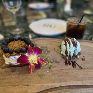 food, cupcakes