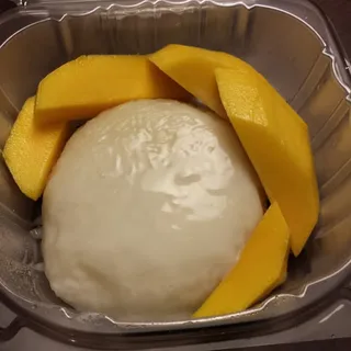 Fresh Mango with Sweet Sticky Rice (Seasonal)
