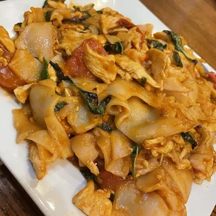 Drunken noodle with chicken