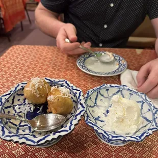 Fried bananas and coconut ice cream