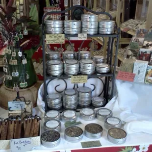 Hi Tea-Shop teas and tisanes. Relaxing, freshly blended with vetiver root from our farm.