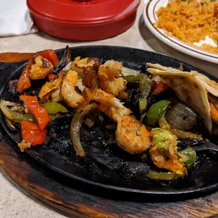 Mom got the burnt end of the stick when her dish of sizzling shrimp fajitas sizzled a little 2 long and was overcooked and burnt to a crisp!