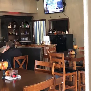 Small bar area for cocktails