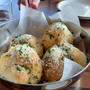 Phenominal Gaelic rolls with nice amounts of garlic!