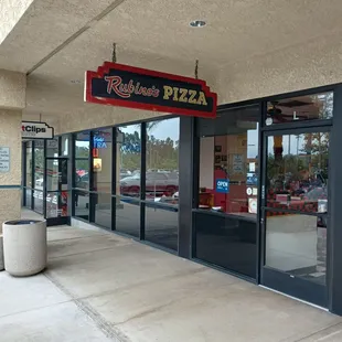Front door of Rubino's pizza