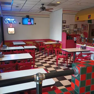 Nice open space for you to come and hang out with pals for lunch or dinner. This time they had playoff hockey on the TV, awesome!