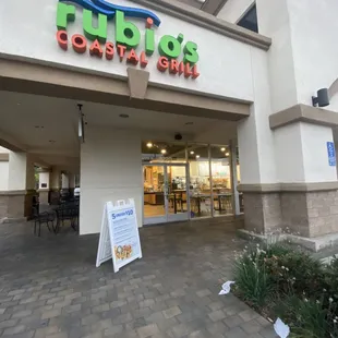 9/29/23 (fri): Exterior of Rubios