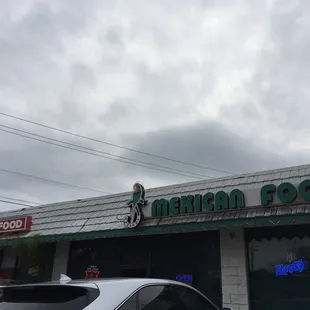 This is what the front of the restaurant looks like. (No pic of the cars or license plates for their security.)