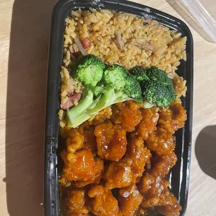 13B. General Tso&apos;s Chicken Luncheon House Special