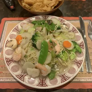 Chicken lo mein with extra veggies