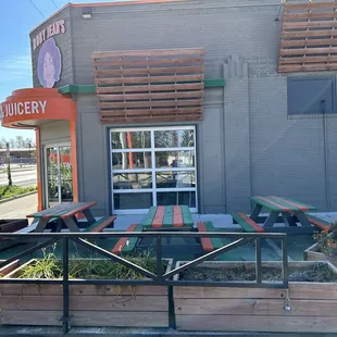 outside, pizza