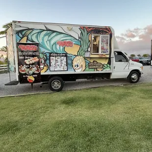 ws a food truck parked in a parking lot