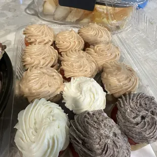 Steph strawberry mini cakes