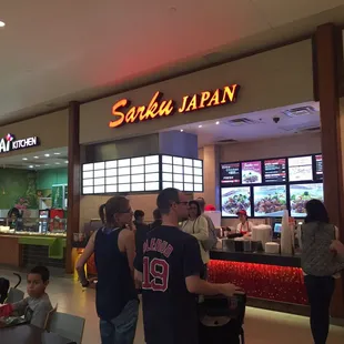 I ate elsewhere. The service is so rude, there's no line during prime dinner time.