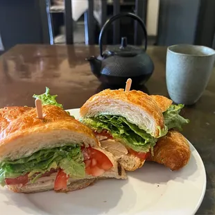 Nader sandwich, hot tea