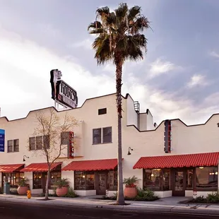 the outside of the restaurant