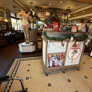 sushi and sashimi, interior