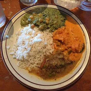 Lunch buffet - chana saag, mixed veggie korma, matar mushroom