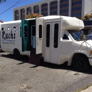 New lunch truck in the same lot as yajimaya and ilandsoda.