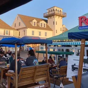 Indoor &amp; Outdoor Seating