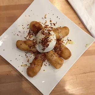 Fried bananas with coconut ice cream