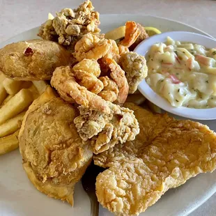 Fried seafood sampler platter with side of crab au gratin