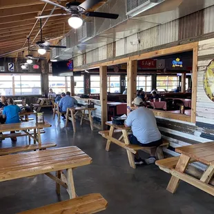 Rudy&apos;s dinning room