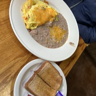 Veggie omelette with refried beans and toast