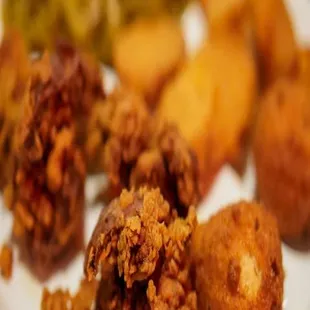 food, chicken wings and fried chicken