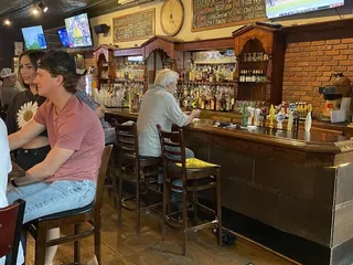 Merry Arts Pub & Grille