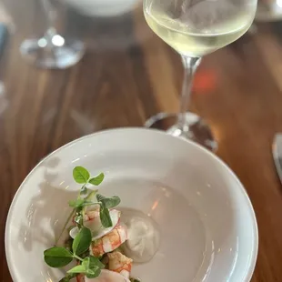 Course 1: red shrimp with wine pairing