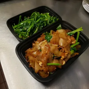 Customer favorites of Pad See Ew and Morning Glory!