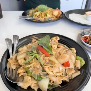 Pad kee mao; decently tasty