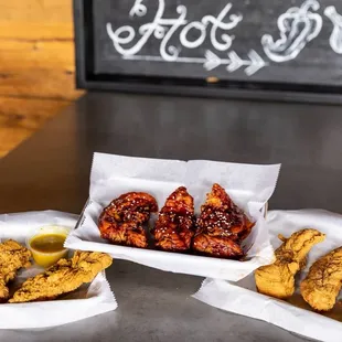 fried chicken wings, chicken wings and fried chicken, bbq wings, chicken wings, food, chicken, poultry, fried chicken, bbq chicken
