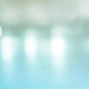 a blurry image of a pizza