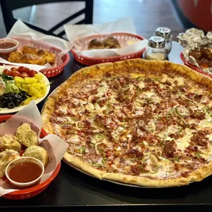 Pikes Peak Pizza Garlic Knots House Salad