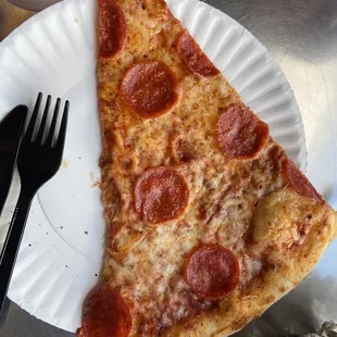 Didn't get a photo of garlic knots or other slices.