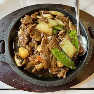 Sizzling Black Pepper Beef was served not sizzling at all