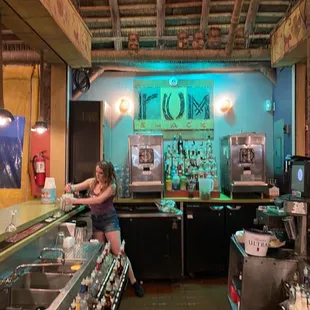 Dana bartender was amazing. Made a wonderful rum old fashion.