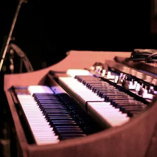 a close up of a pipe organ