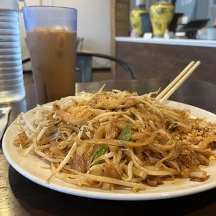 Thai Sweet Tea with Combo (chicken and shrimp) Pad Thai